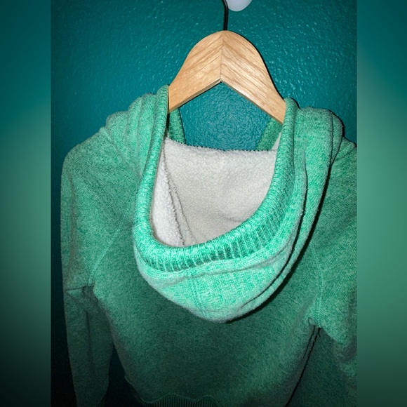 American Eagle thick lined jacket with hood women’s size medium - Picture 8 of 8